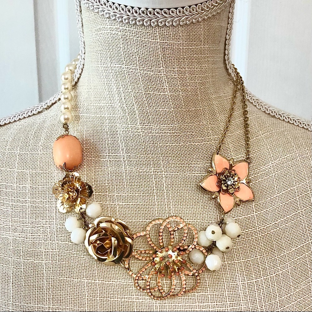 🌸3/$30🌸 Mixed flower and bead necklace